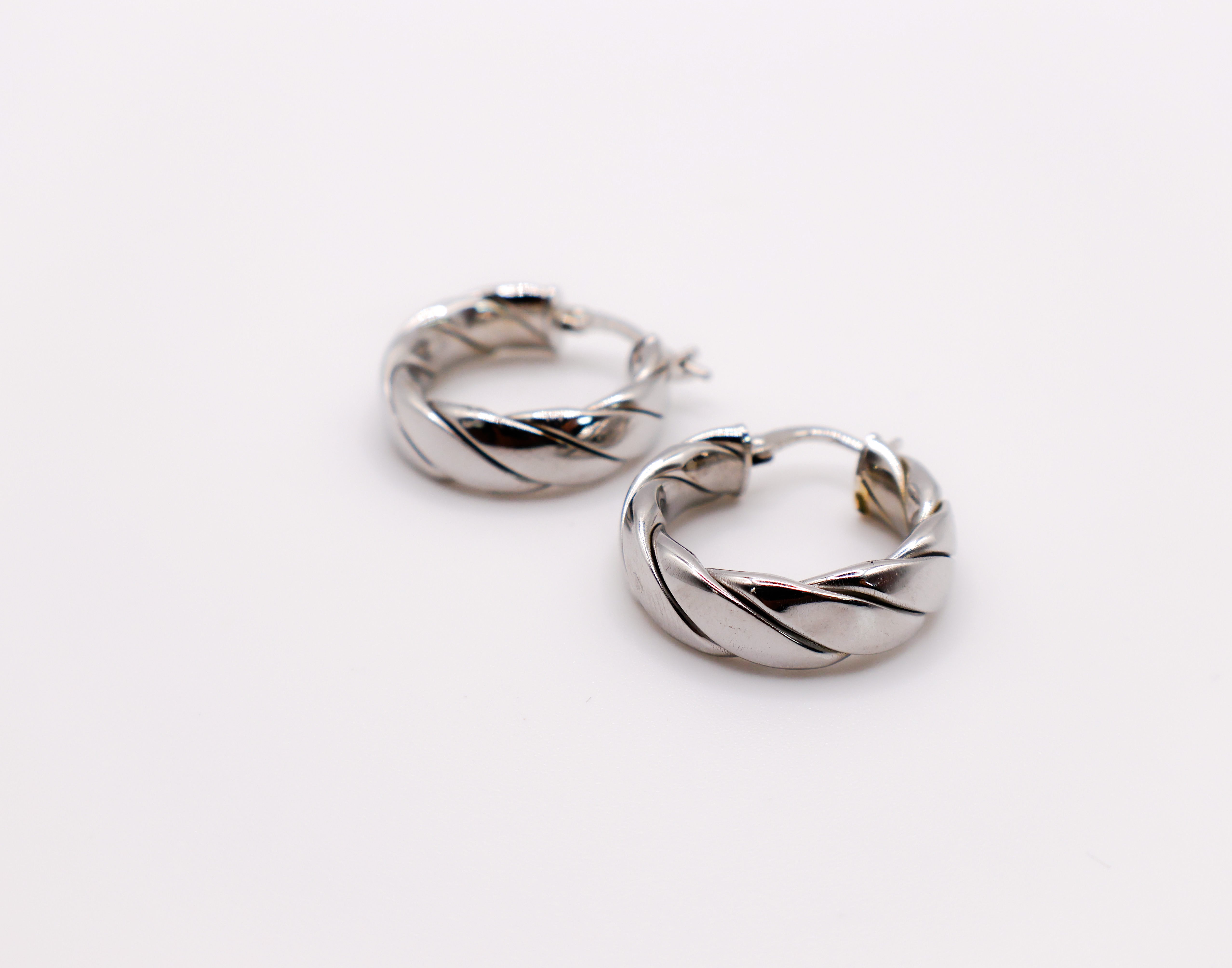 Italian Twisted Texture Silver Hoop Earrings – Elegant Women’s Jewelry
