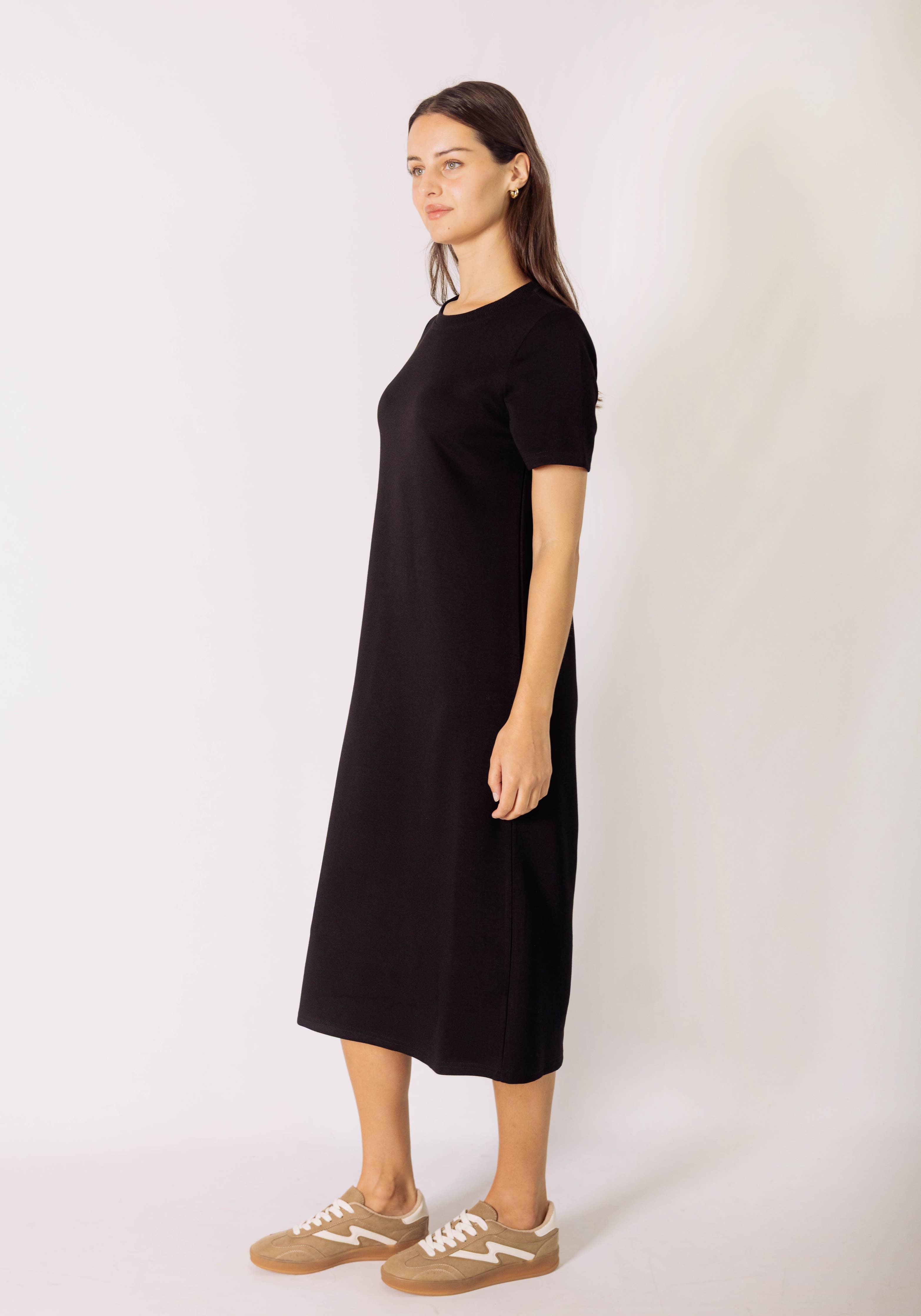 The Comfort Luxe Midi Dress (Black)