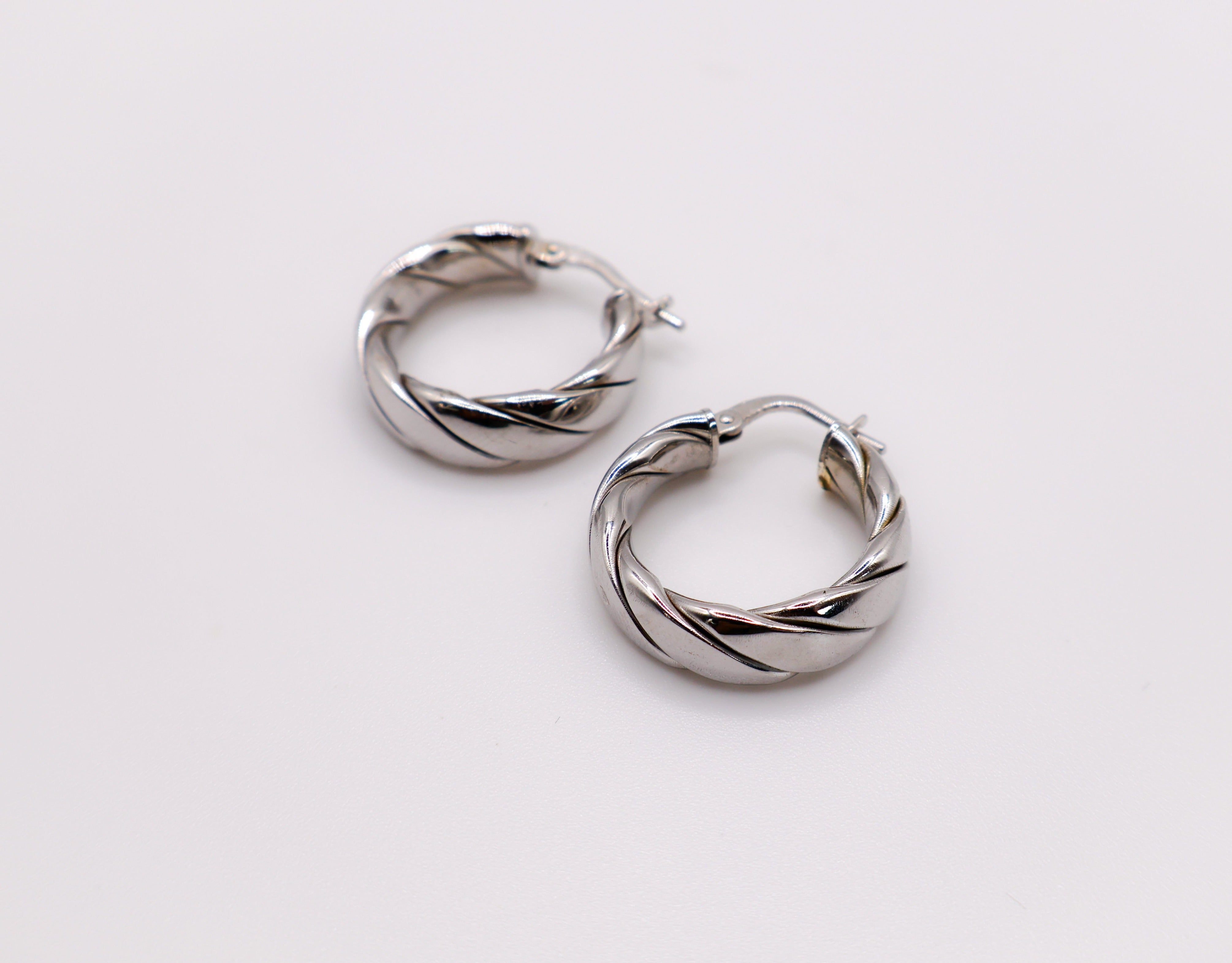 Italian Twisted Texture Silver Hoop Earrings – Elegant Women’s Jewelry
